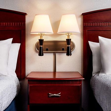 Hampton Inn Лонгмонт Экстерьер фото