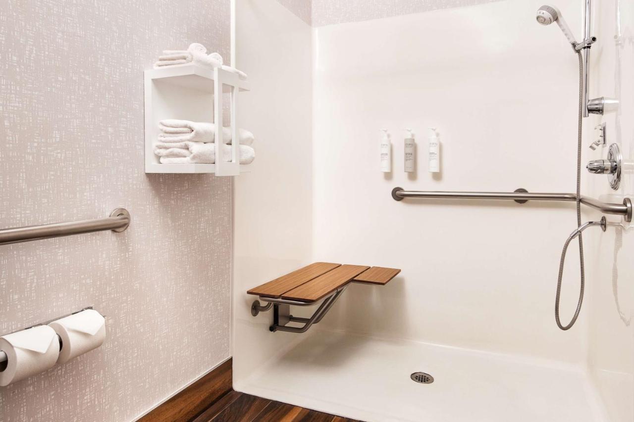 Hampton Inn Лонгмонт Экстерьер фото