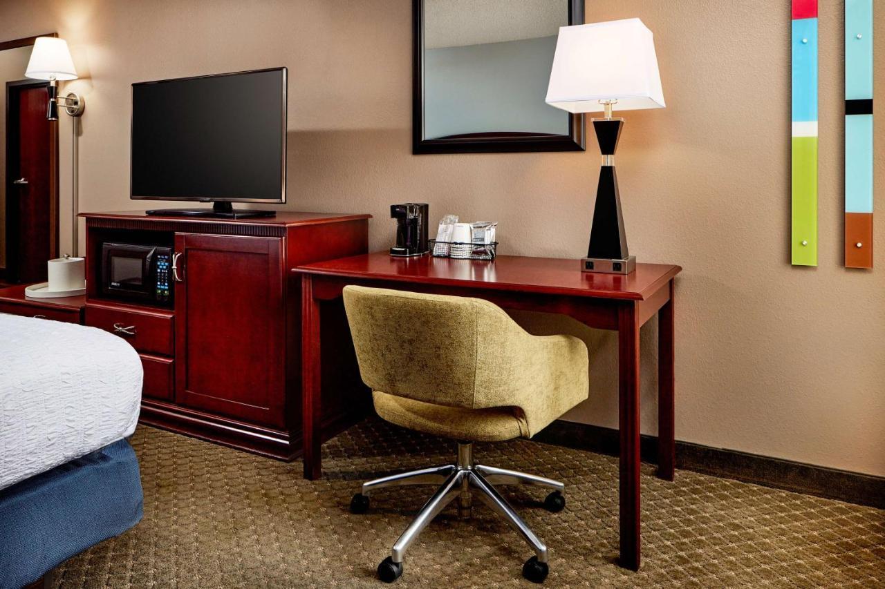Hampton Inn Лонгмонт Экстерьер фото